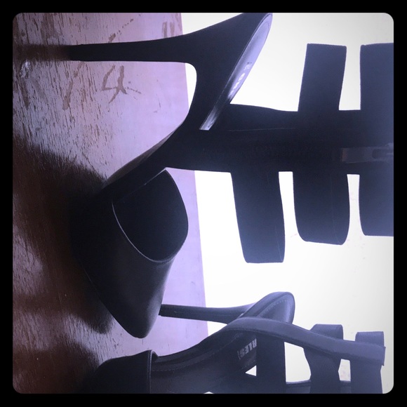 Black pointed toe heels - Picture 1 of 3